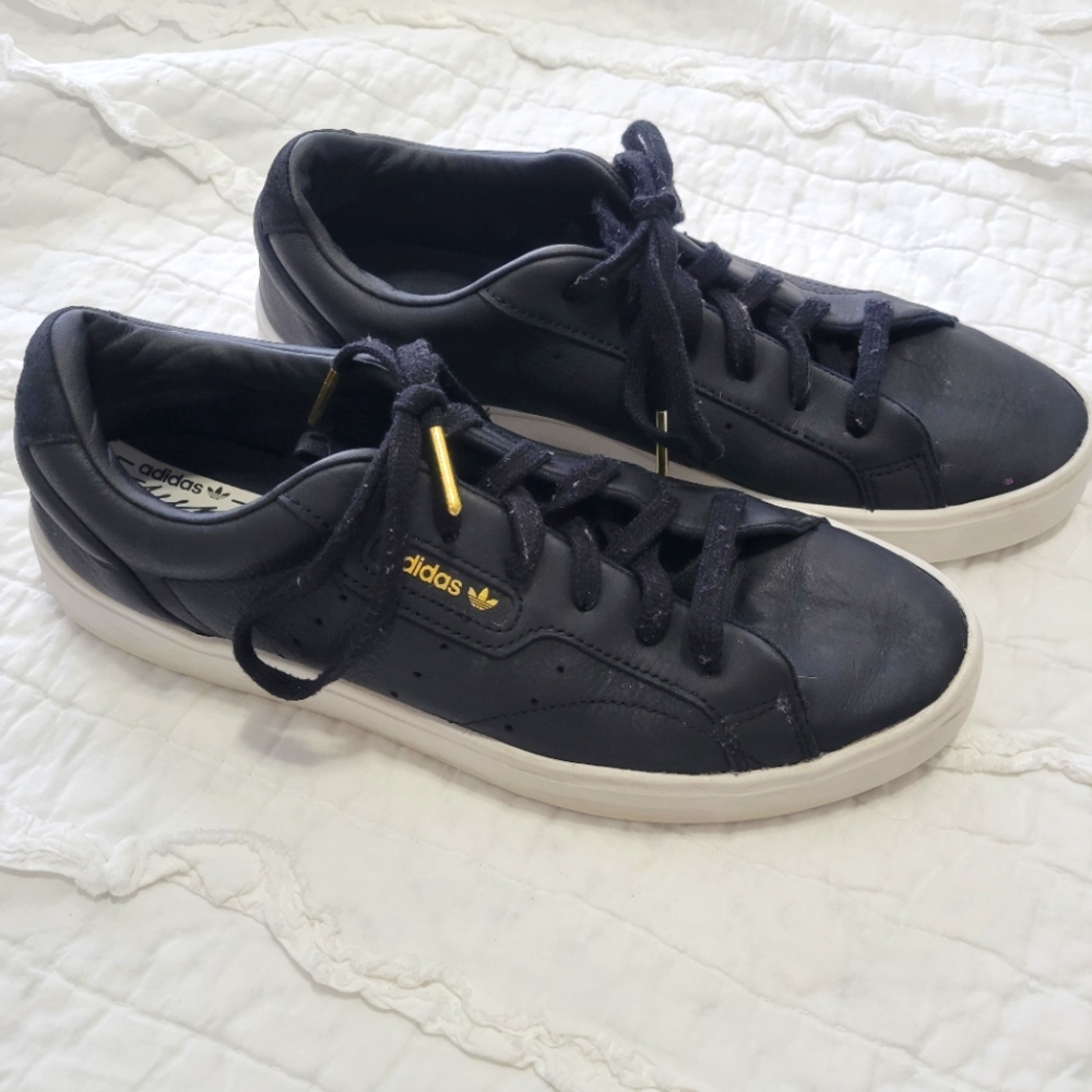 Adidas Sleek Black Pebble Leather Sneakers Gold Detail White Bottoms 8.5 EUC